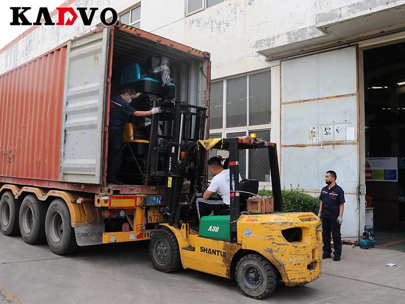 凱迪沃重工小型挖掘機(jī)首次出口俄羅斯