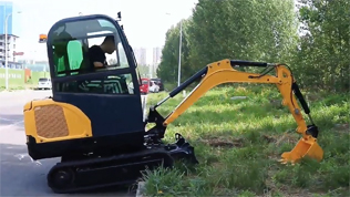 KV20小型挖掘機(jī)室外挖土操作視頻 KV20小型挖掘機(jī)室外挖土操作視頻